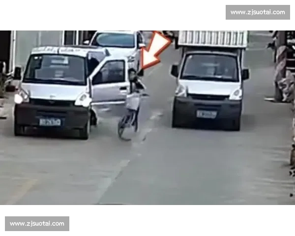 网友直击开门杀惨剧：防御性骑行是保命关键